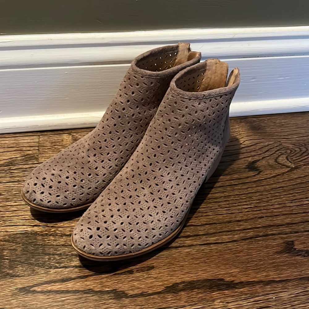 Lucky Brand tan booties size 8.5 in great used condition.